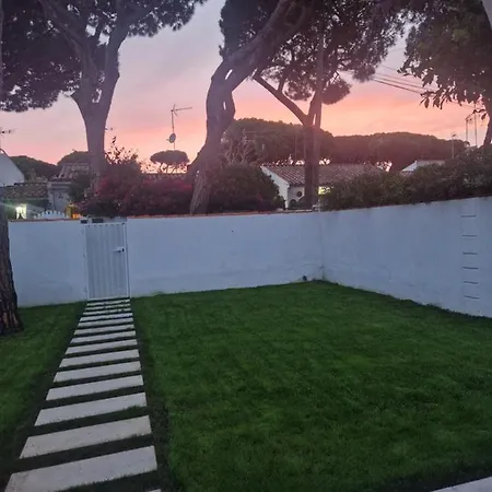 Hébergement de vacances Casa Con Jardin En Playa La Barrosa, Urbanizacion Dona Violeta