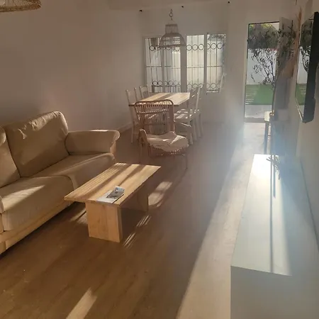 Casa Con Jardin En Playa La Barrosa, Urbanizacion Dona Violeta
